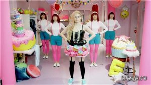  Avril Lavigne - Hello Kitty 